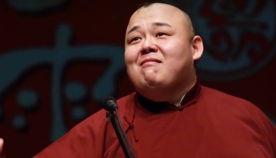 疑因力挺曹云金,德云社撤去相声演员杨鹤通多项职务;其拜郭德纲为师17年