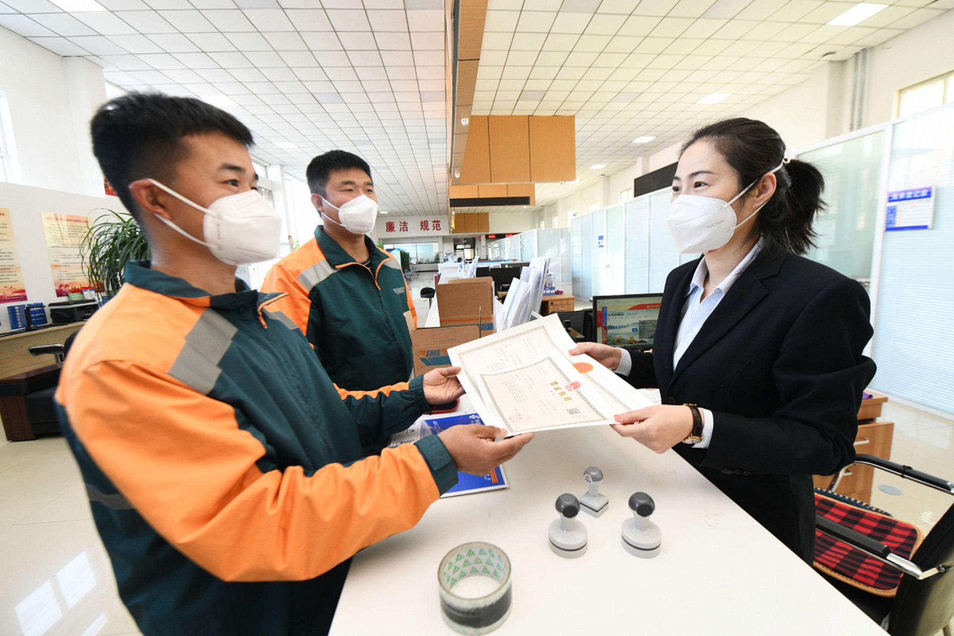 证券公司工作怎么样(证券公司工作怎么样上班待遇好不好)